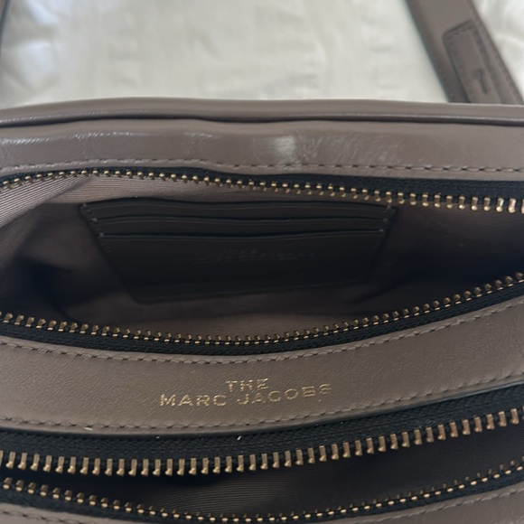 THE Marc Jacobs Taupe Quilted Crossbody Softshot 21 Bag with Gold Accent - Picture 7 of 10